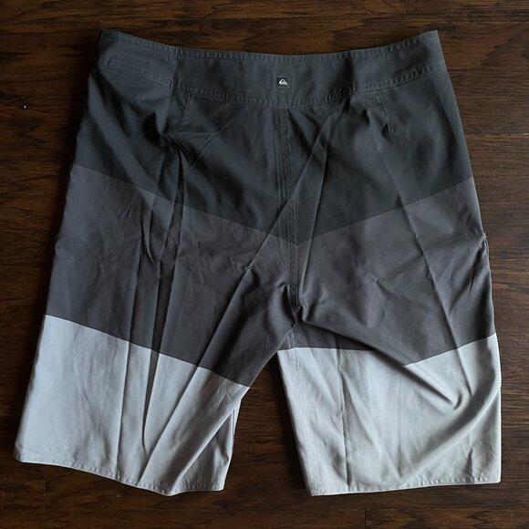 NWT Grey Quicksilver Everyday Board Shorts Size 32 - 21" length - Picture 2 of 11
